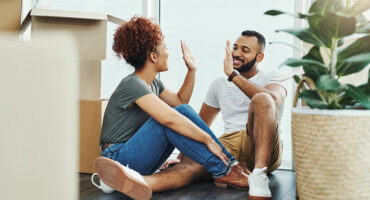 couple-man-woman-movingboxes-newhome_SOMG19009_1147468190_is_780x440