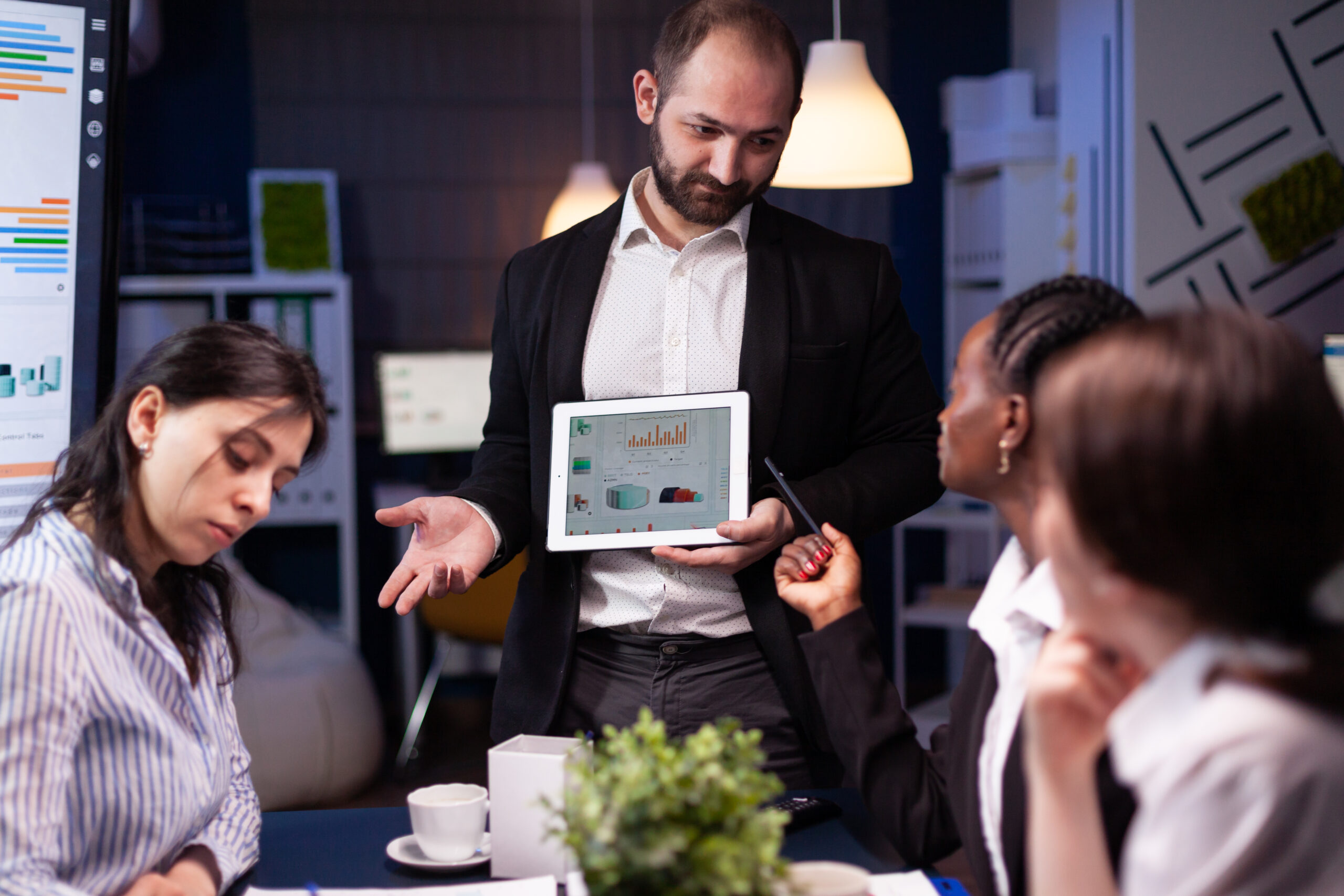 Read more about the article The Power of Direct Mail Marketing for Financial Advisors: Why Personalised Cards Work